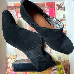 Ellen Degeneres heeled black suede booties size 10